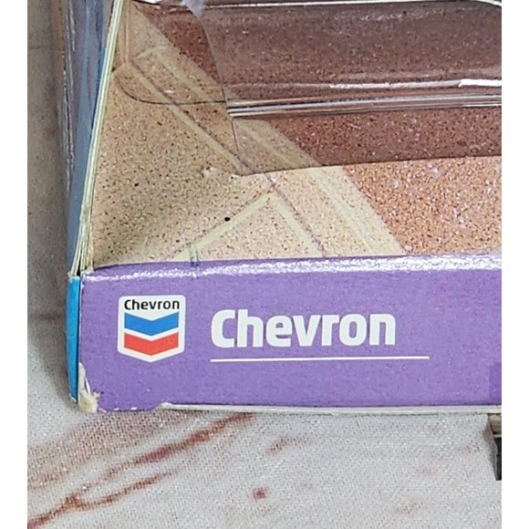 Vintage TheChevron Cars Summer Scoop Toy Ice Cream Truck with Opening Doors - Picture 8 of 16